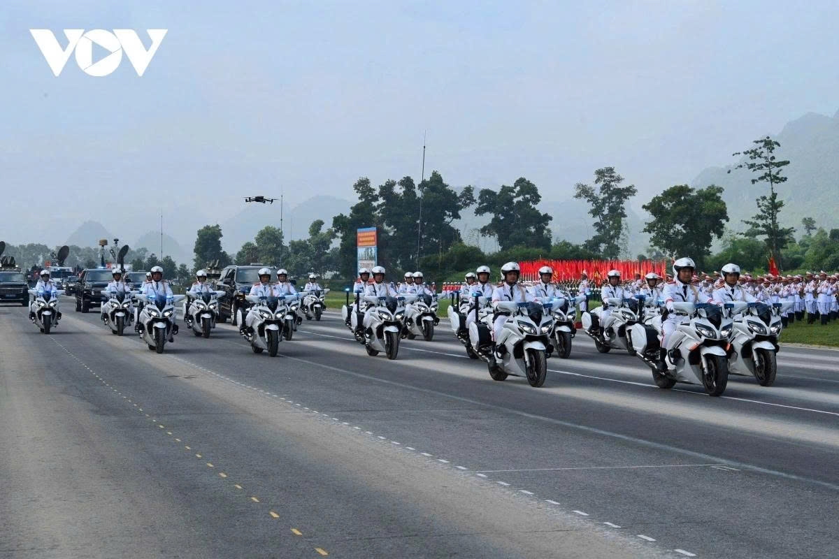 From early in the morning, participants are deployed from the armed forces, including military units, as well as public security officers and soldiers. They are divided into 43 marching units and 18 static contingents, totalling 15,600 people.