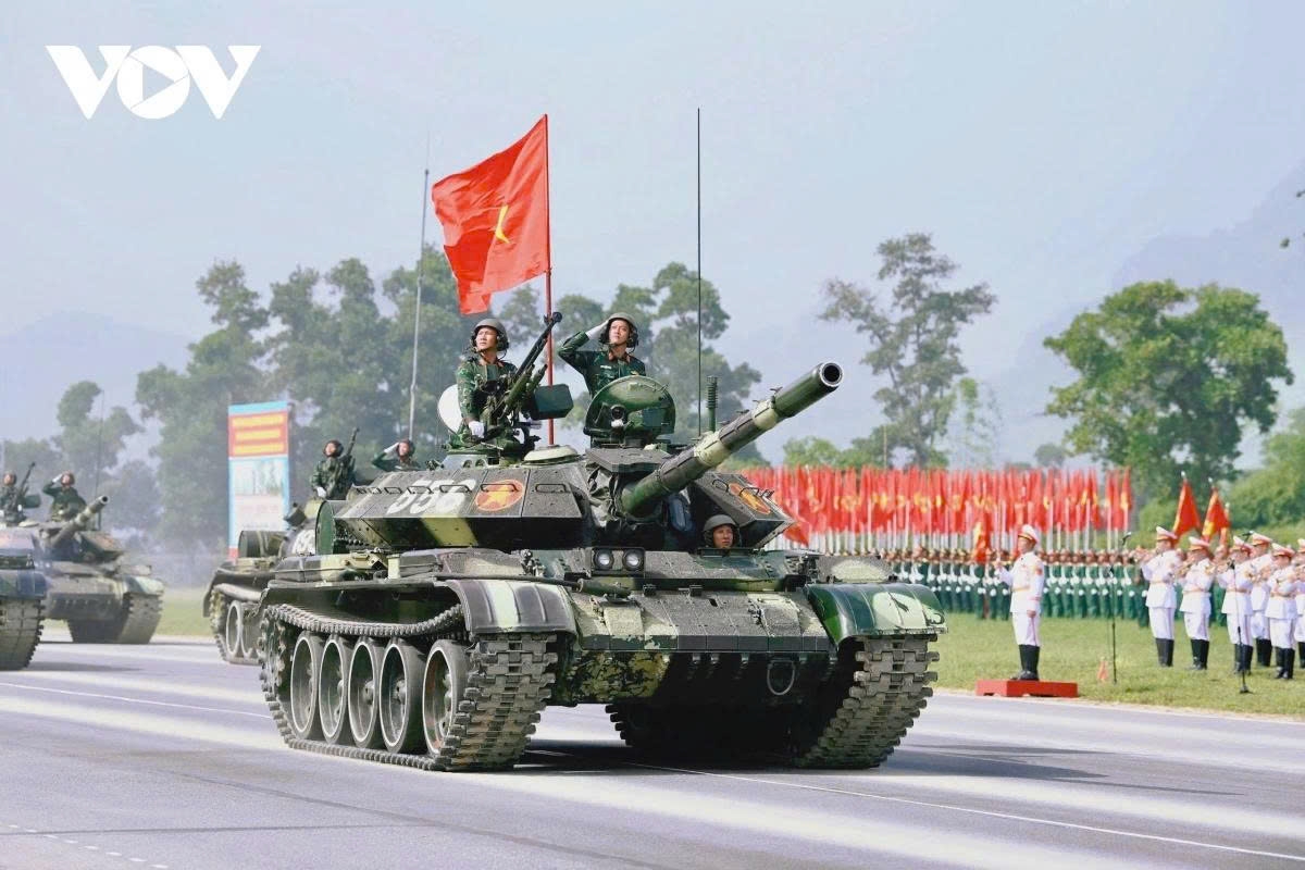 For the first time in 40 years since the National Day celebration on September 2, 1985, the parade features military vehicles and specialized police vehicles as part of the formation.