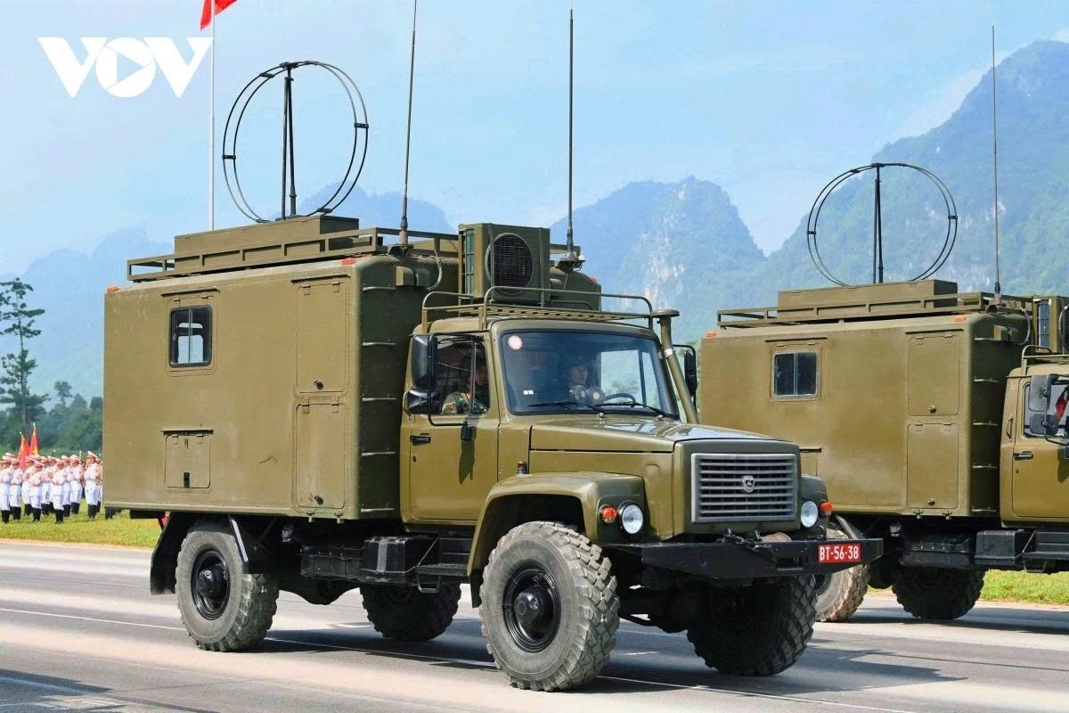 Strategic and operational-level mobile communication vehicles are featured, equipped with advanced high-tech systems supporting secure multi-service communications that are crucial for modern combat and field exercises.