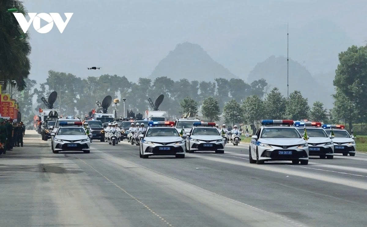 The People’s Public Security force also marches in formation, led by a traffic command convoy vehicle.