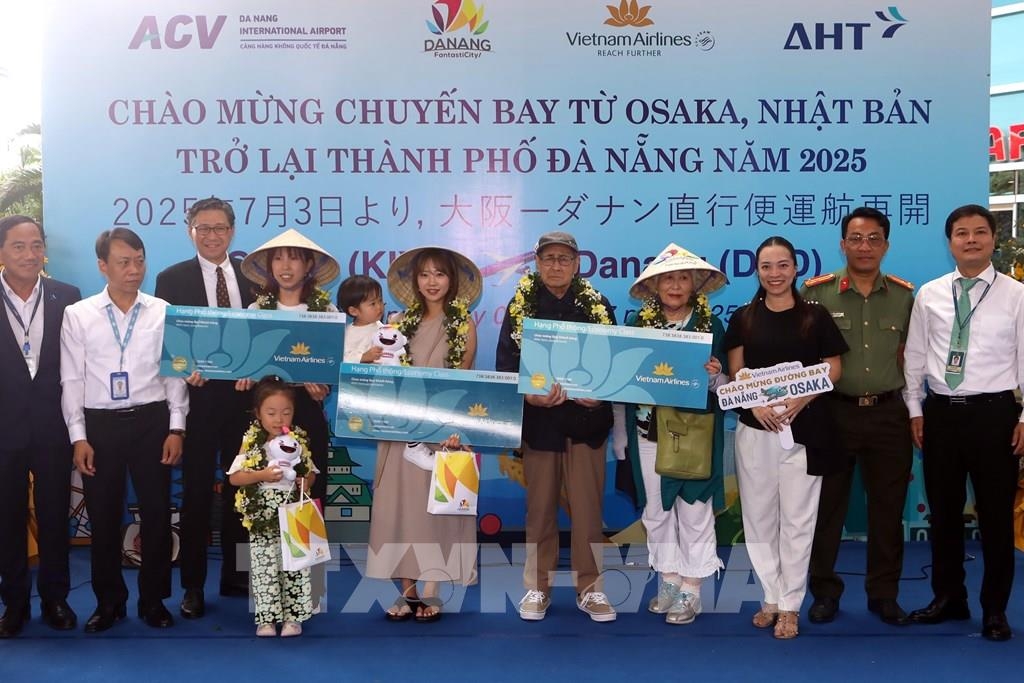 Japanese passengers arrive in Da Nang on Osaka-Da Nang route on July 3. (Photo: VNA)