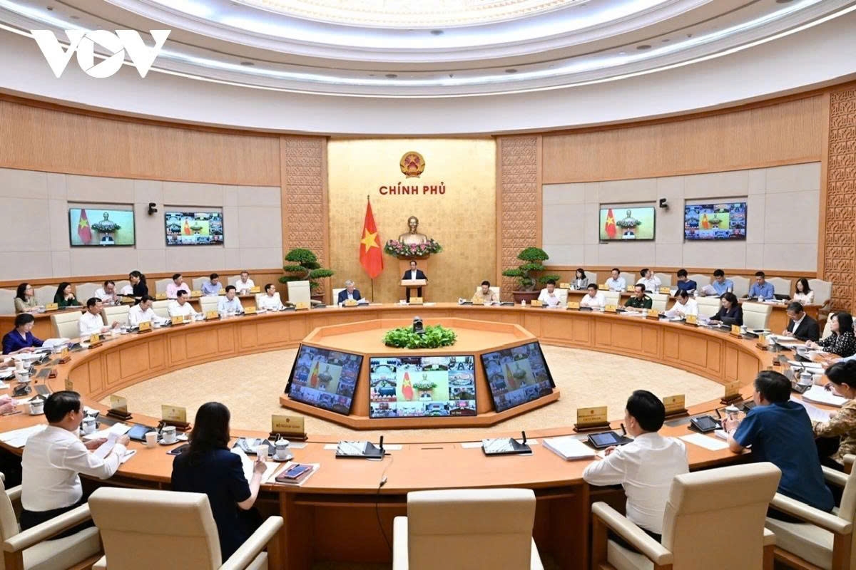 Chairing the monthly Government meeting in Hanoi on July 3, Pham Minh Chinh asks ministries, sectors, and localities to intensify all efforts toward the goal of achieving a GDP growth rate of at least 8% in 2025, on the back of sound performance in the first half