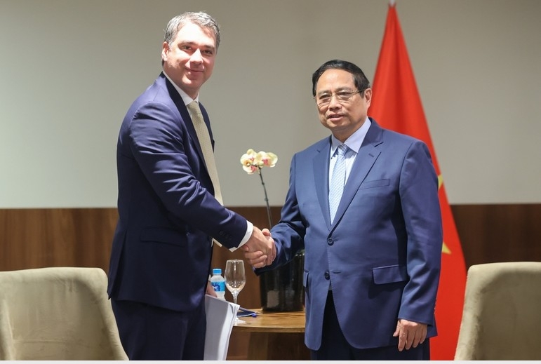 FS Executive Vice President Daniel Lopes welcomes PM Pham Minh Chinh (Photo:VGP)