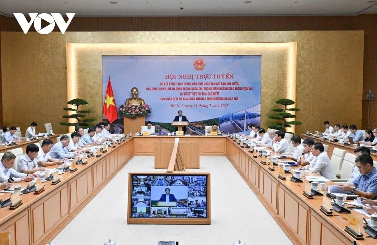 Prime Minister Pham Minh Chinh chair a review meeting of the State Steering Committee for Key National Transport Projects in Hanoi on July 31, urging the completion of at least 3,000 km of expressways by the end of 2025