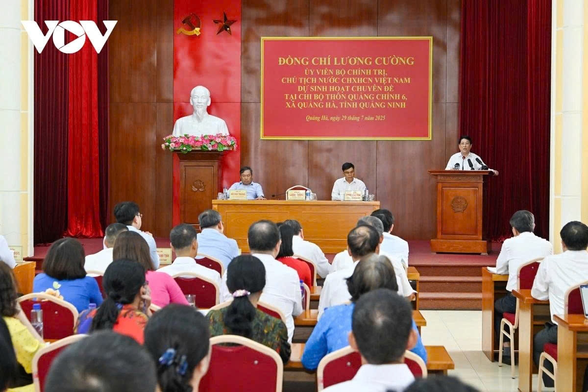 President Luong Cuong speaks at a thematic session of the Party cell of Quang Chinh 6 village in Quang Ha commune, Quang Ninh province