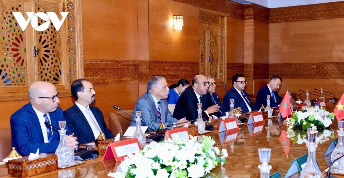 President of the House of Councillors of Morocco Mohamed Ould Errachid and other Moroccan officials during their meeting with Vietnamese National Assembly Chairman Tran Thanh Man in Rabat on July 25