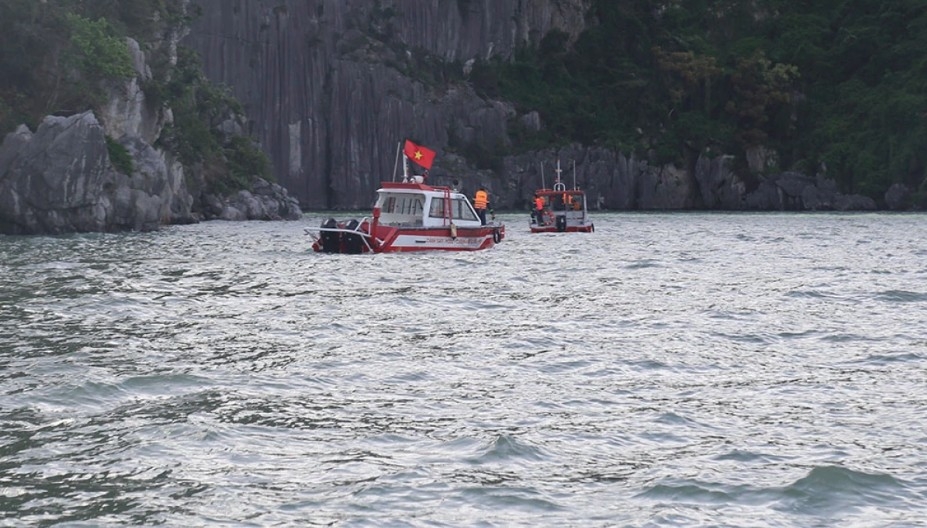 Quang Ninh police deploy 28 boats in ongoing search efforts