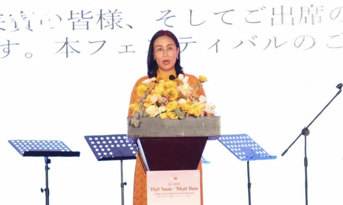Nguyen Thi Anh Thi, Vice Chairwoman of the Da Nang People’s Committee of the Da Nang City People's Committee speaks at the event