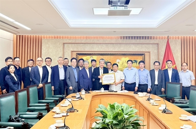Deputy Prime Minister Nguyen Chi Dung holds a working session with the Business Council for Sustainable Development of Taiwan (China) in Hanoi on July 30. (VNA/VNS Photo)