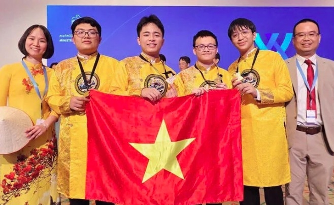 All four Vietnamese students win golds at the IChO 2025 in UAE