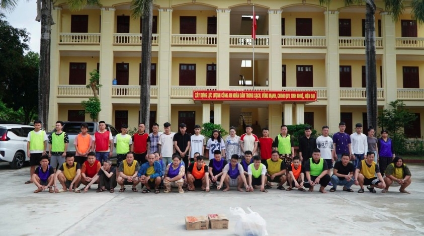 All 59 Vietnamese involved in the transnational high-tech scam in the Golden Triangle are escorted back to Dien Bien province for further investigation