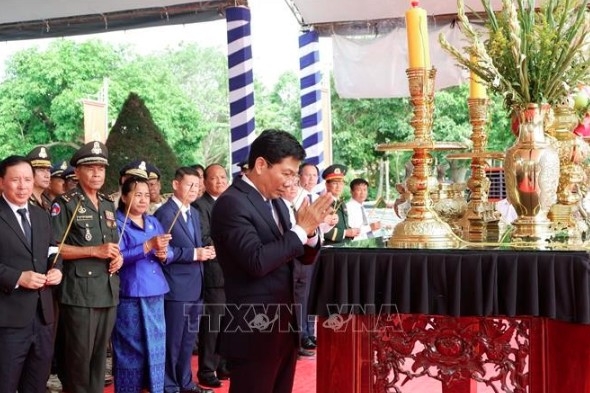 Officials offer incense to commemorate the martyrs at the ceremony
