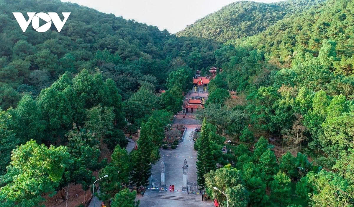 A panoramic view of the Yen Tu – Vinh Nghiem, Con Son, Kiep Bac Complex