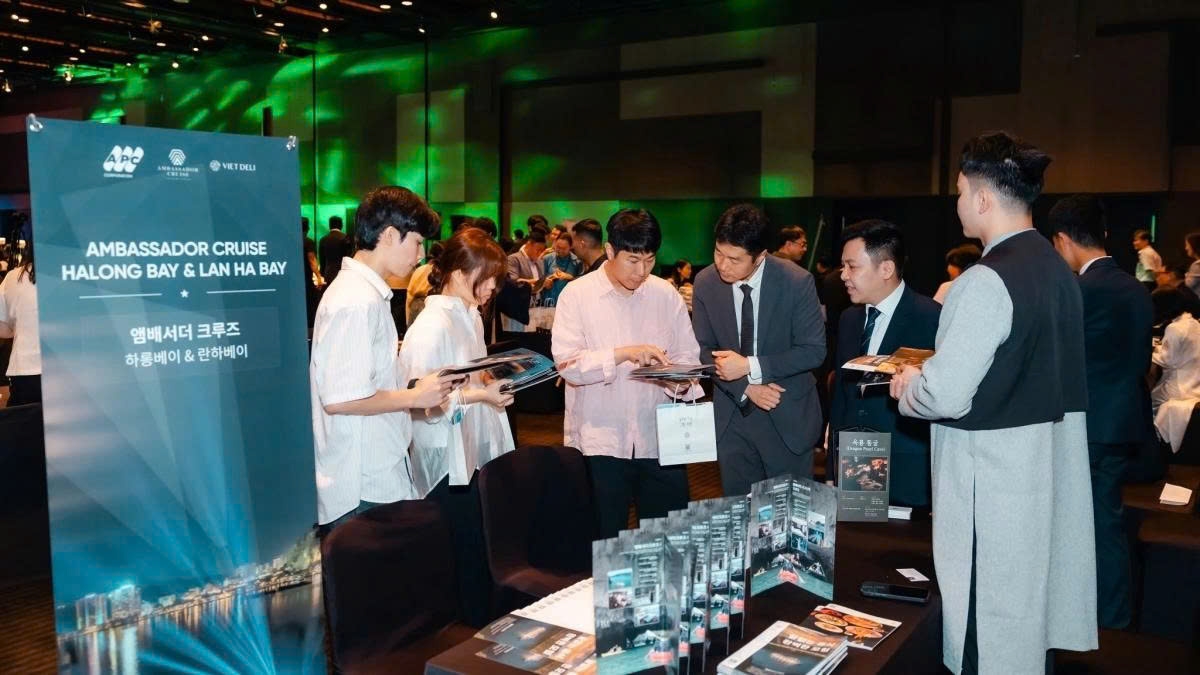 Tourism businesses participate in a vibrant B2B networking session as part of the programme.