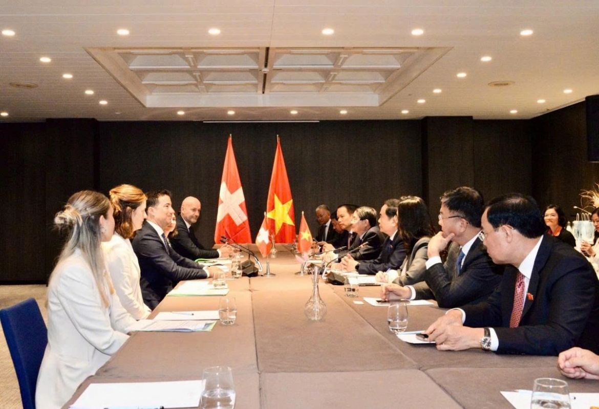 National Assembly Chairman Tran Thanh Man and President of the Swiss Council of States Andrea Caroni hold a meeting in Geneva on July 29