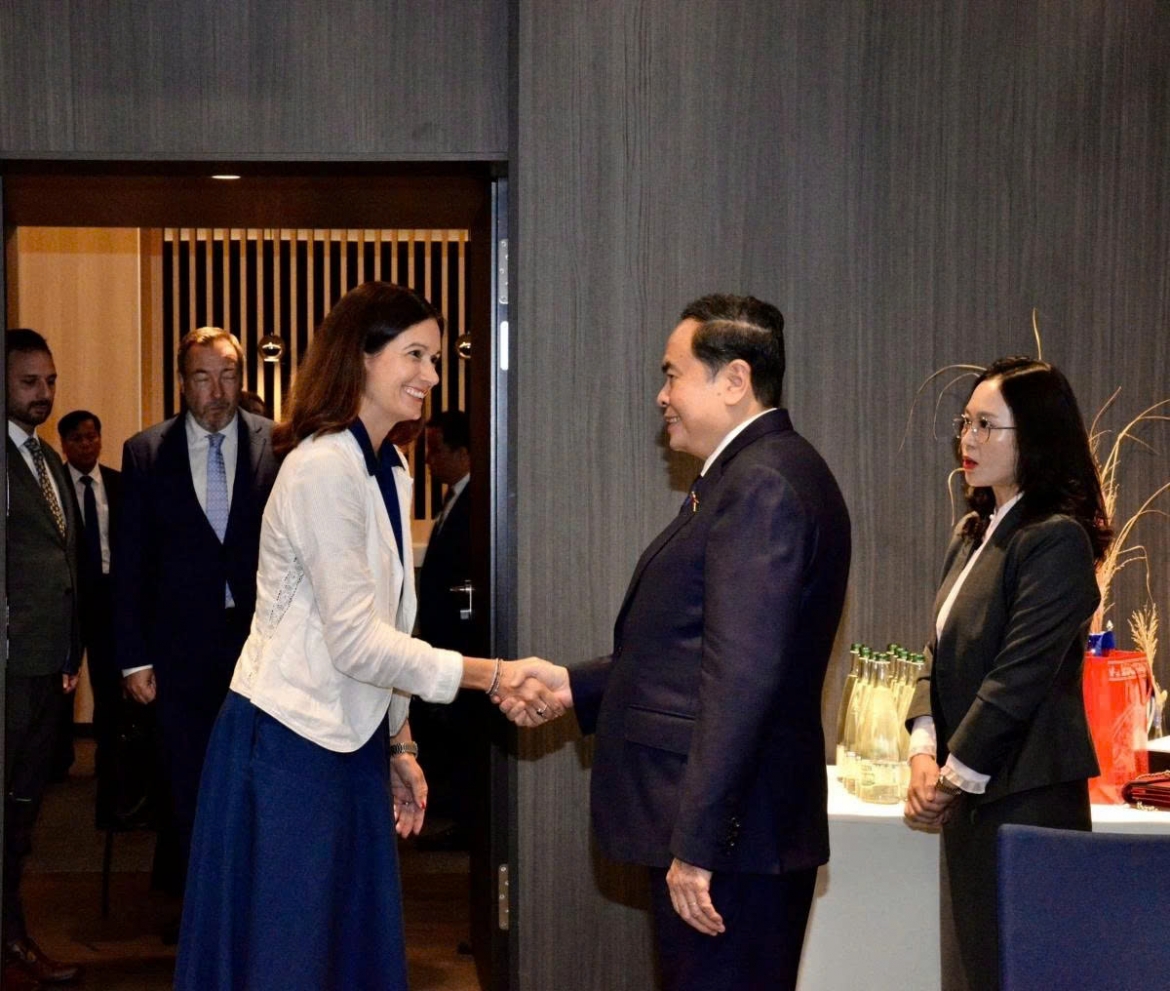 National Assembly Chairman Tran Thanh Man (R) meets with Maja Riniker, President of the National Council of Switzerland in Geneva on July 29, on the sidelines of the 6th World Conference of Speakers of Parliaments