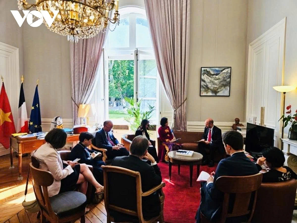 Vice Chairwoman of the National Assembly of Vietnam Nguyen Thi Thanh and Vice President of the French Senate Loic Herve hold a meeting on the sidelines of the 50th Parliamentary Assembly of the Francophonie (APF) in Paris on July 10