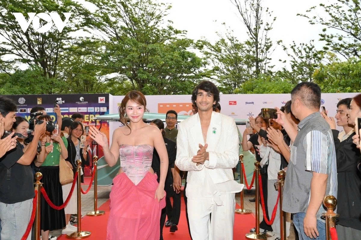 Vietnamese actress Kha Ngan and Indian actor Shantanu Maheshwari starring in co-production Love in Vietnam talk the red carpet at the third Da Nang Asian Film Festival 