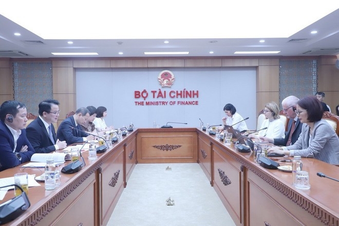 An overview of the working session between the Ministry of Finance and WB experts (Photo: VNA)