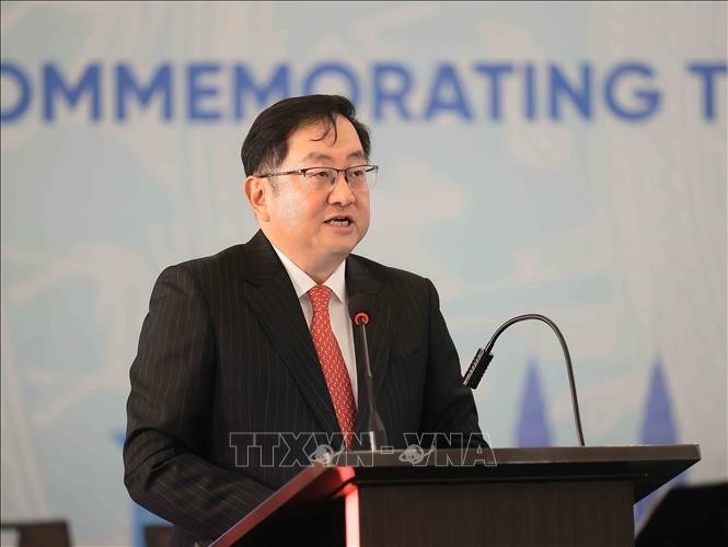 Malaysian Ambassador to Vietnam Dato’ Tan Yang Thai speaks at the press briefing