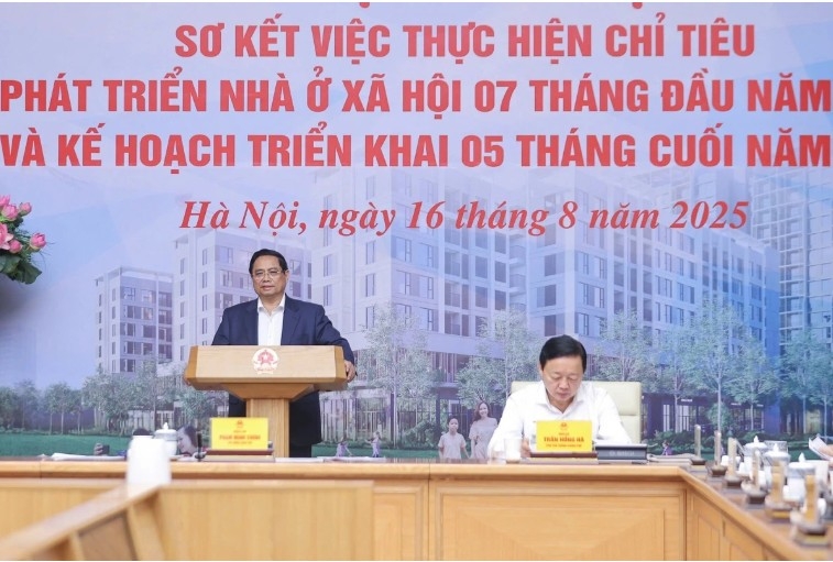 Prime Minister Pham Minh Chinh chairs the conference