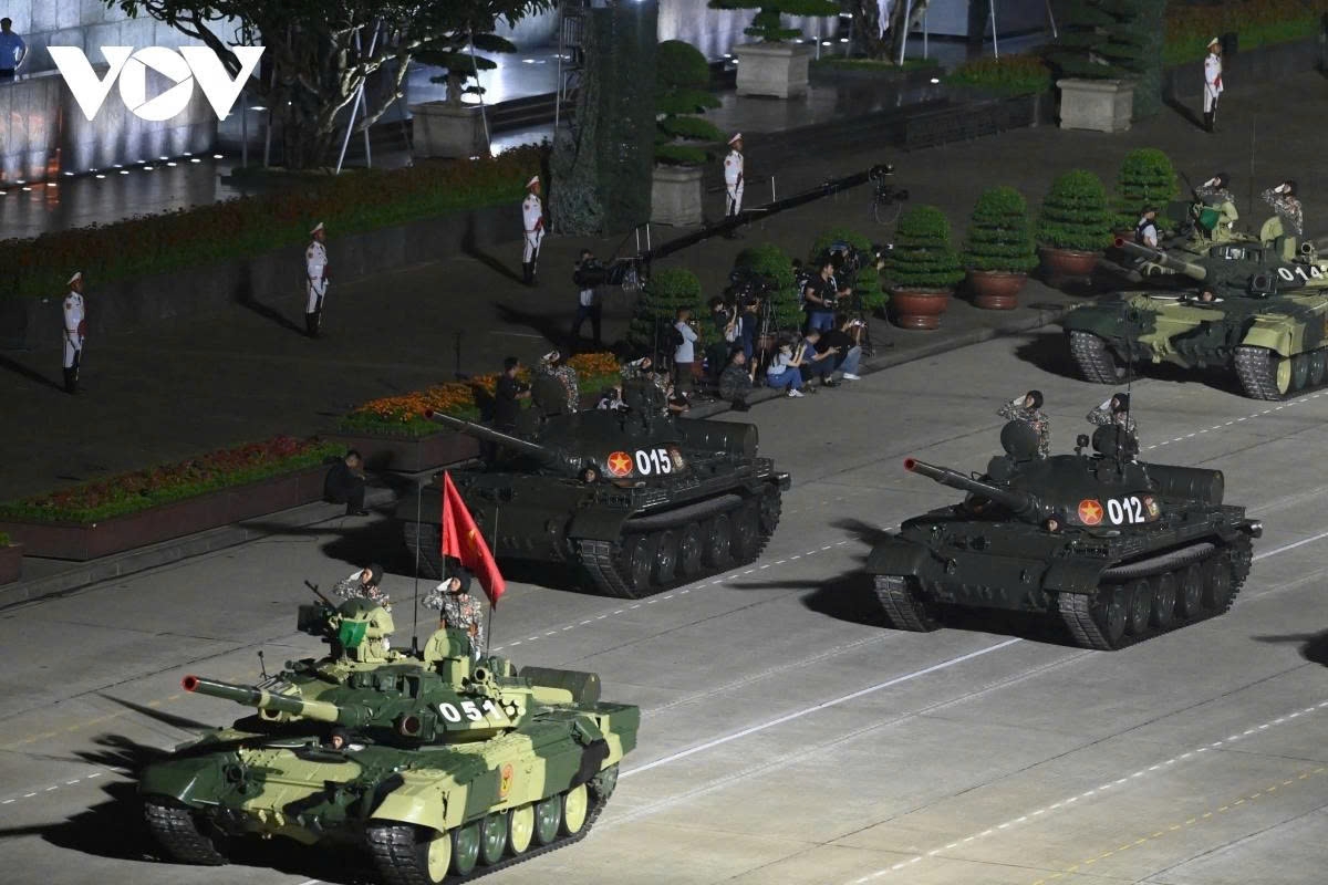 Yet the most eagerly awaited moment for the crowds is the parade of military vehicles, artillery, and specialized police equipment.