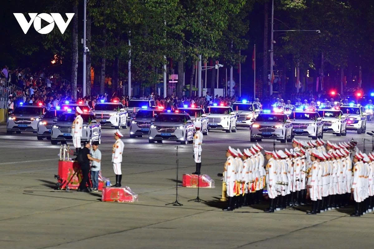 Alongside military formations, the August 21 evening rehearsal at Ba Dinh Square also showcases specialised vehicles operated by the Vietnam People’s Public Security.