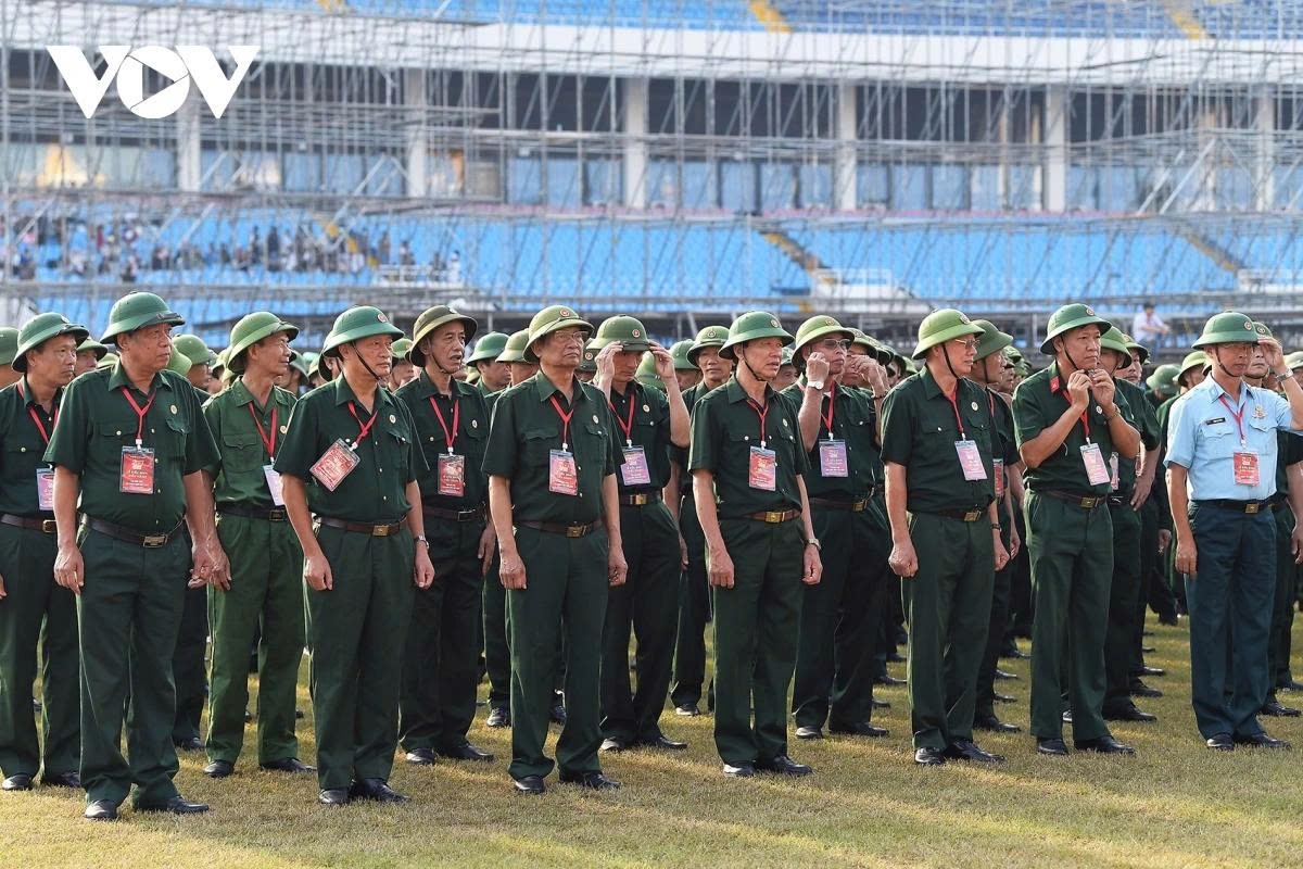 From 7 a.m., more than 2,000 participants from 13 civic formations gather at My Dinh National Stadium to join the rehearsal.