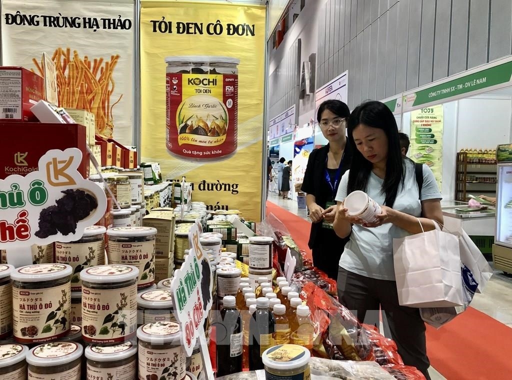 Twenty Vietnamese enterprises are showcasing their signature products at the 35th Hong Kong International Food Expo (Photo: VNA)