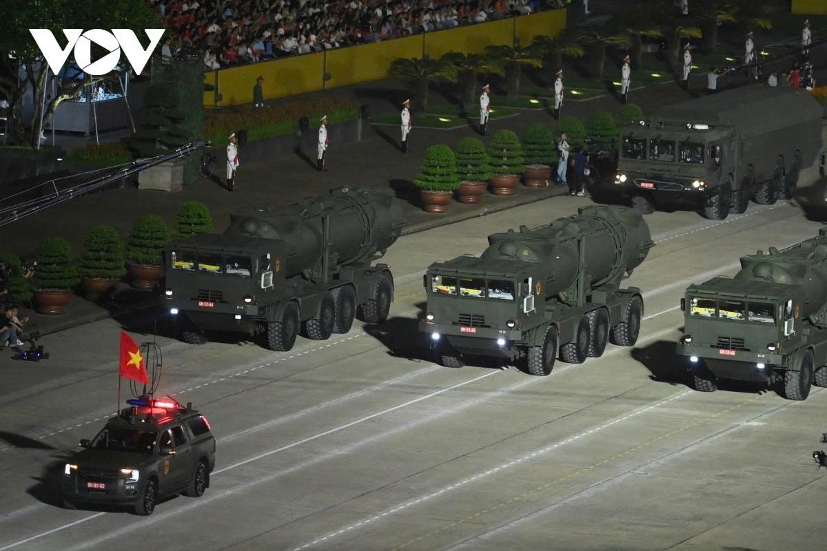 Other highlights are coastal defence missile systems such as the K-300P Bastion-P and 4K44 Redut-M.