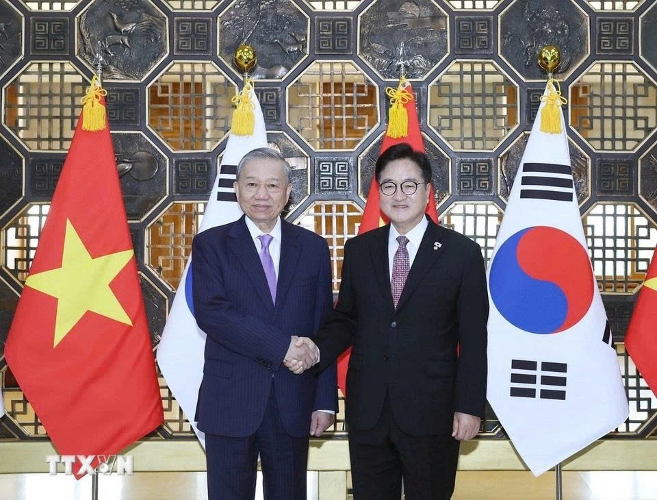 General Secretary To Lam then meets with Woo Won-sik, Speaker of the Korean National Assembly. The leaders agree to promote the role of the two countries’ legislative bodies in coordinating, supporting, and urging ministries, sectors, and localities to implement the cooperation agreements signed between the two governments. (Photo: VNA)