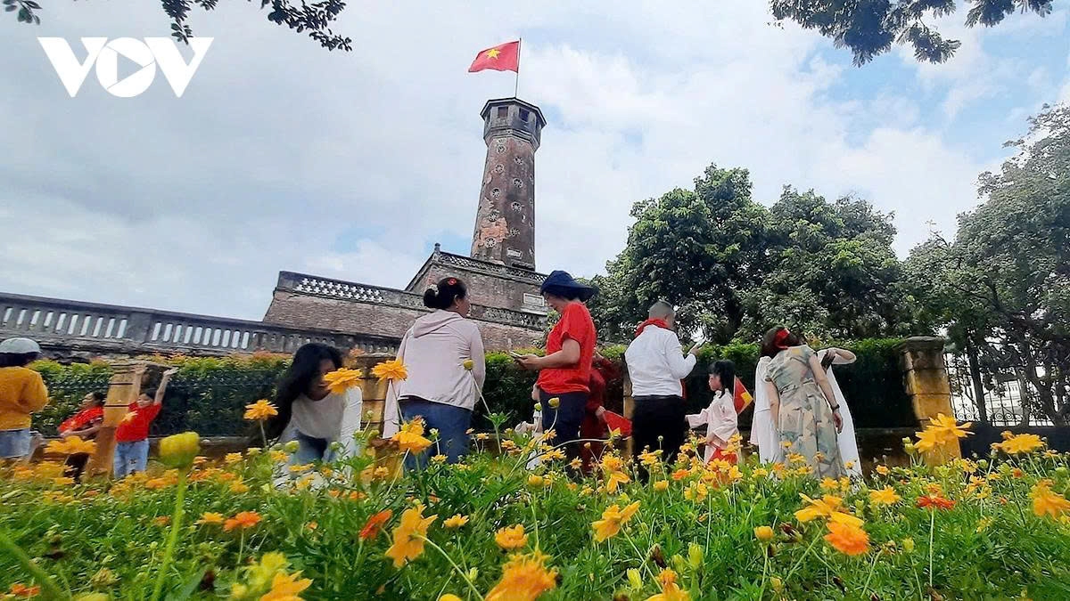 The Hanoi Flag Tower is an unmissable check-in spot for both Hanoi residents and visitors on National Day.