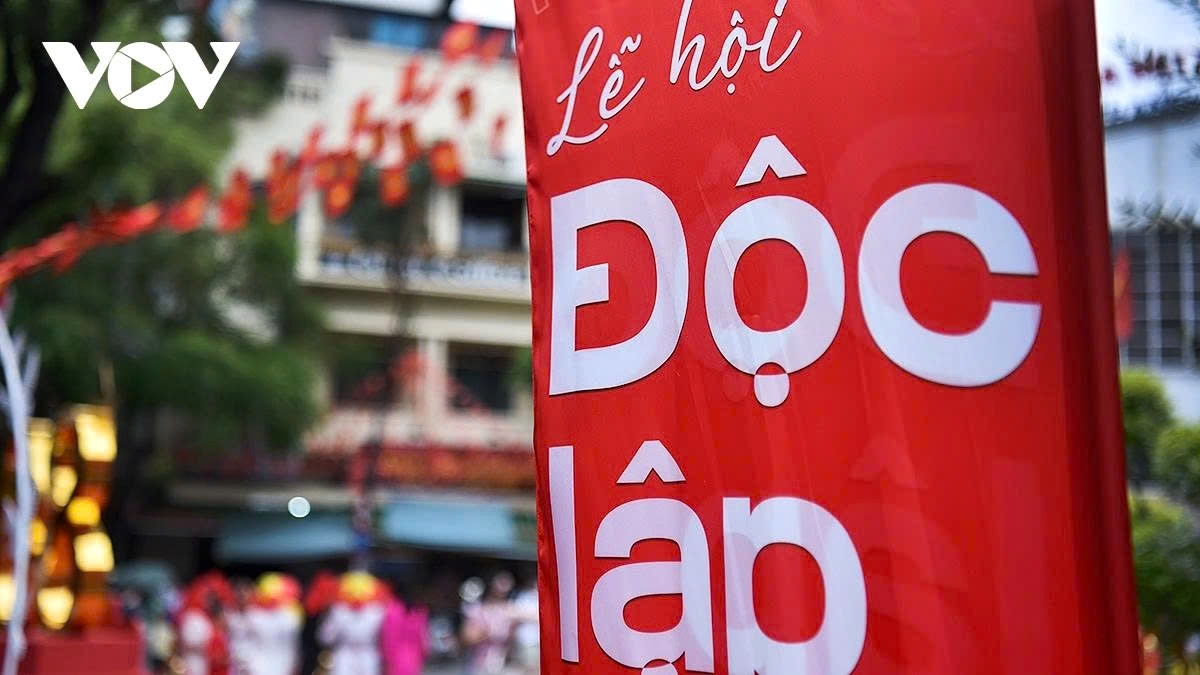 Numerous colourful banners and slogans adorn the streets across the capital. This banner reads the Independence Day celebration