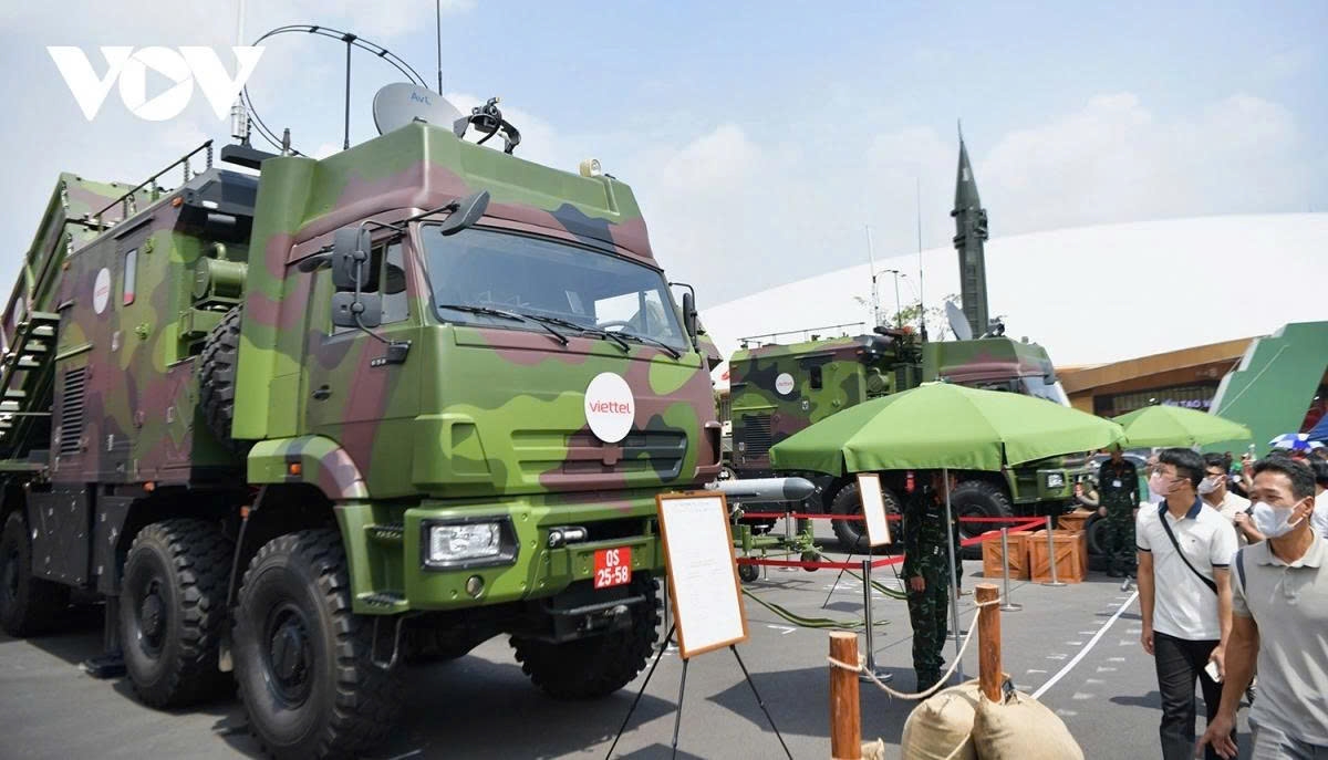 The VLV-01 launcher vehicle, researched and manufactured by the Military Industry and Telecoms Group (Viettel), is capable of operating different types of missiles, carrying up to eight, with a deployment time of less than 10 minutes.