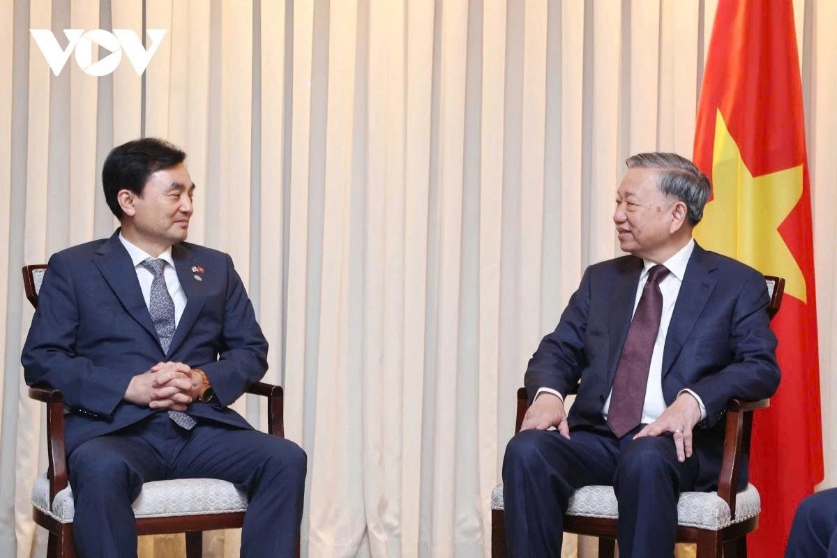 General Secretary To Lam then receives Ahn Gyun-back, Chairman of the Korea–Vietnam Parliamentary Friendship Group who affirms that the Korean National Assembly and the Korea–Vietnam Parliamentary Friendship Group are ready to accompany Vietnamese partners in achieving development goals in the new era, contributing to the overall growth of the Comprehensive Strategic Partnership between the two countries.