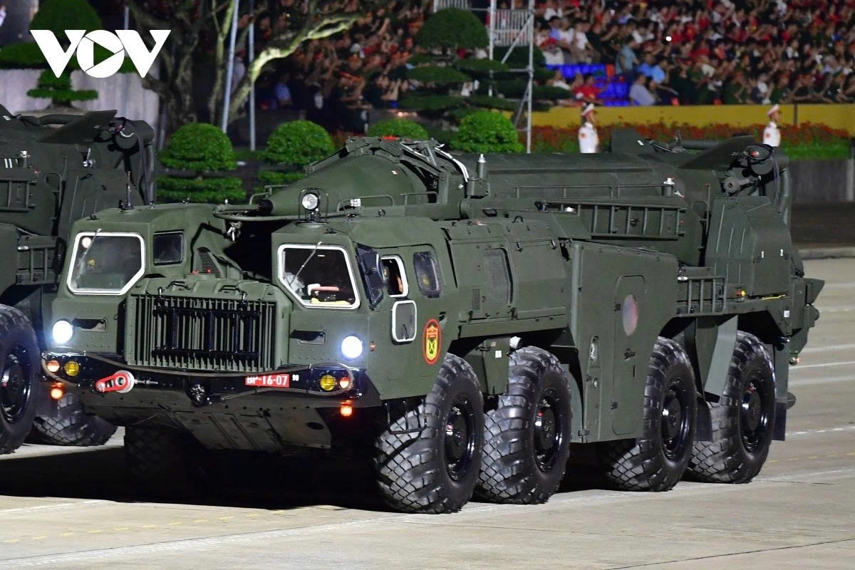 Alongside tanks, armoured vehicles, and artillery, the rehearsal features missile systems, radar units, and other specialized military equipment.