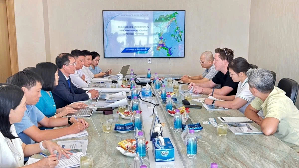 ExxonMobil representatives work with the leadership of the Khanh Hoa Eocnomic Zone and Industrial Park Management Board during their recent working visit to Vietnam