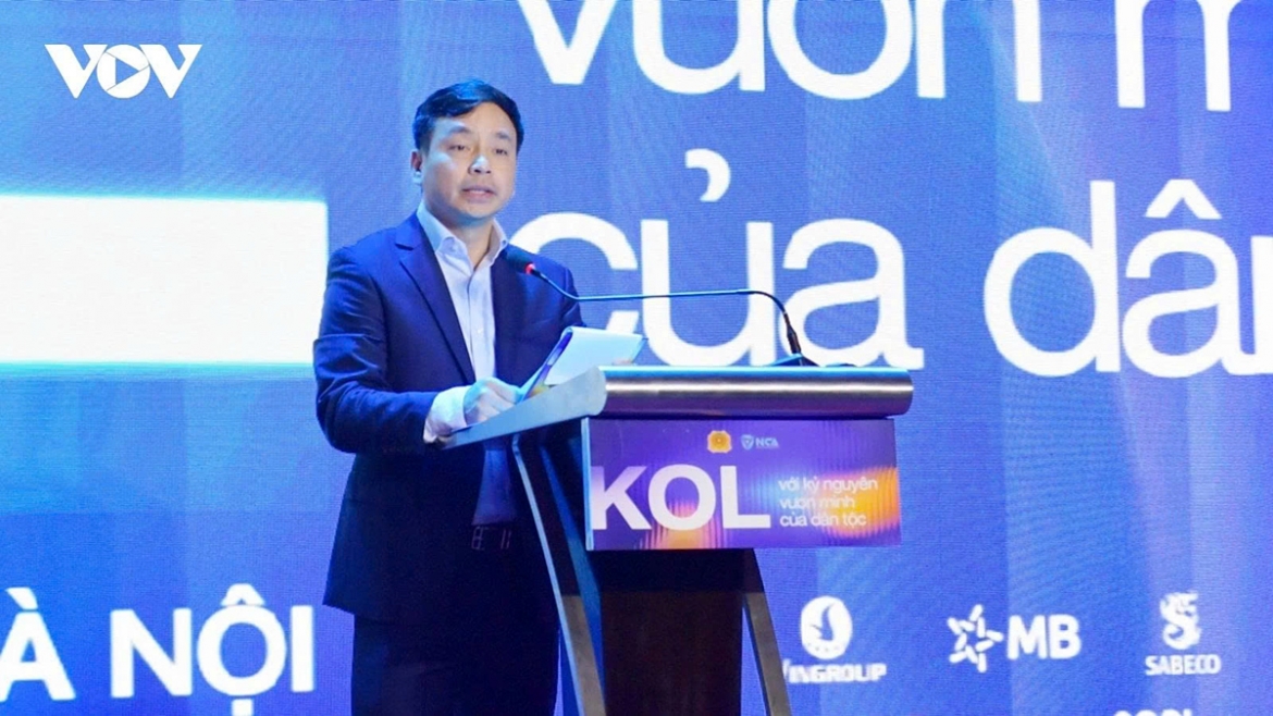 Major General Le Xuan Minh, director of the Department of Cybersecurity and High-Tech Crime Prevention under the Ministry of Public Security speaks at the summit