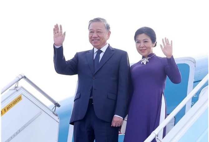 Party General Secretary To Lam and his spouse depart Busan for Vietnam, concluding a successful state visit to the Republic of Korea. (Photo: VNA)