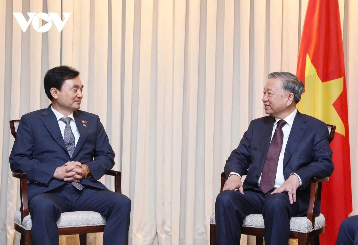 Vietnamese Party General Secretary To Lam (R) receives Ahn Gyu-back, Chairman of the Korea - Vietnam Friendship Parliamentary Group in Seoul on August 10