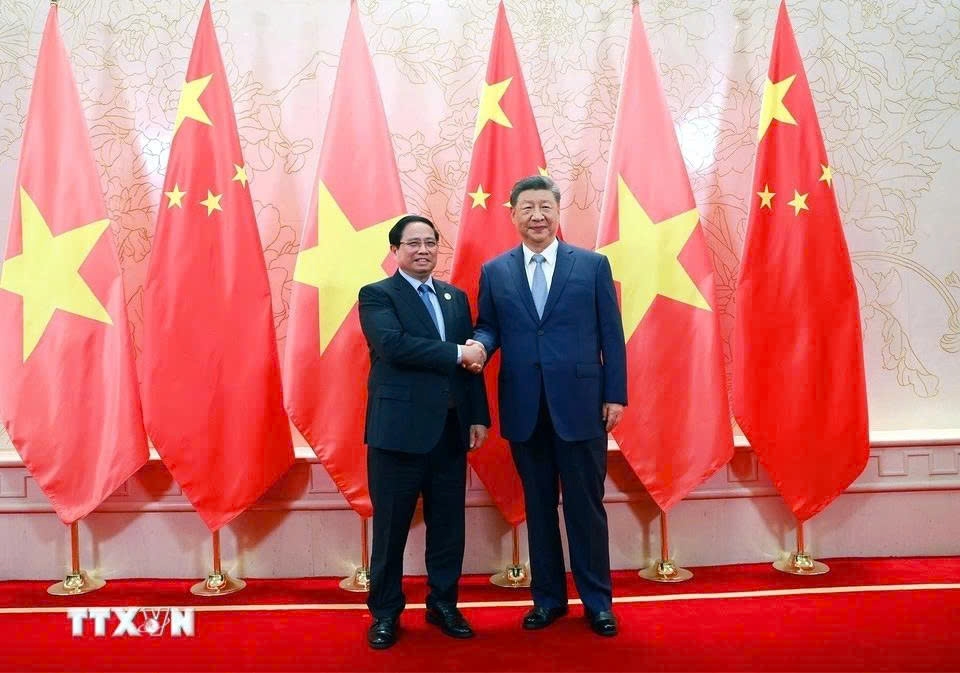 Vietnamese Prime Minister Pham Minh Chinh (L) meets with Chinese Party General Secretary and President Xi Jinping in Tianjin, China, on August 31, on the sidelines of the Shanghai Cooperation Organisation (SCO) Summit. (Photo: VNA)