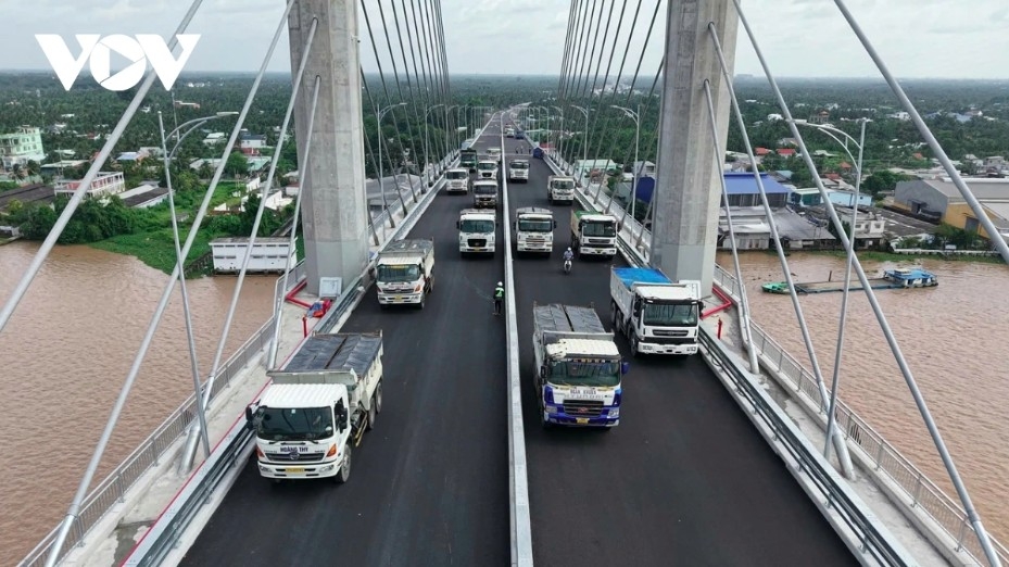Rach Mieu 2 Bridge, spanning the Tien River to connect Dong Thap and Vinh Long, officially opens to traffic on August 19