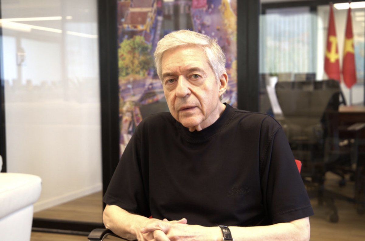 Former Israeli Minister of Justice Yossi Beilin in a recent interview with the Vietnam News Agency (Photo: VNA)