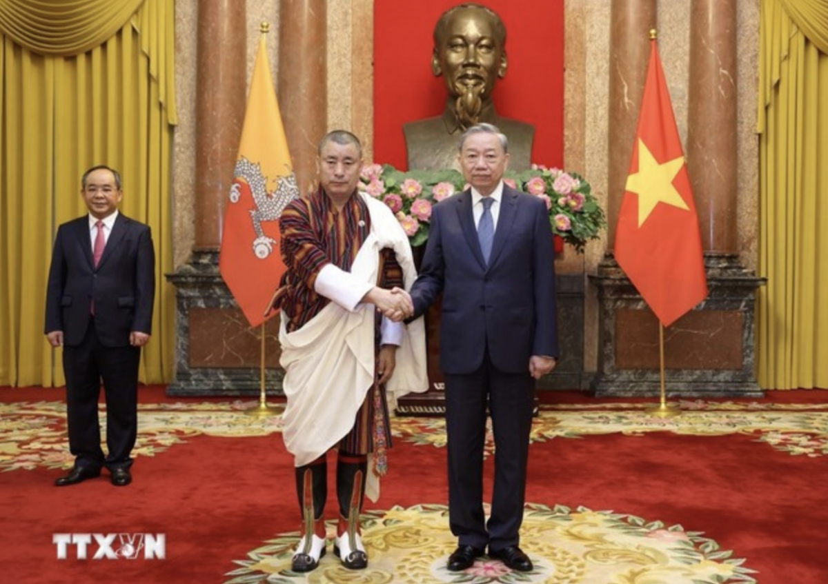 Party General Secretary and then State President To Lam (right) receives Ambassador of Bhutan to Vietnam Kinzang Dorji, who comes to present his credentials on September 17, 2024. (Photo: VNA)