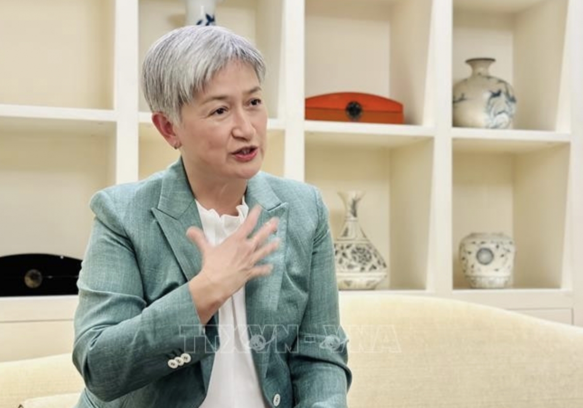 Australian Minister for Foreign Affairs Penny Wong talks to the press (Photo: VNA)
