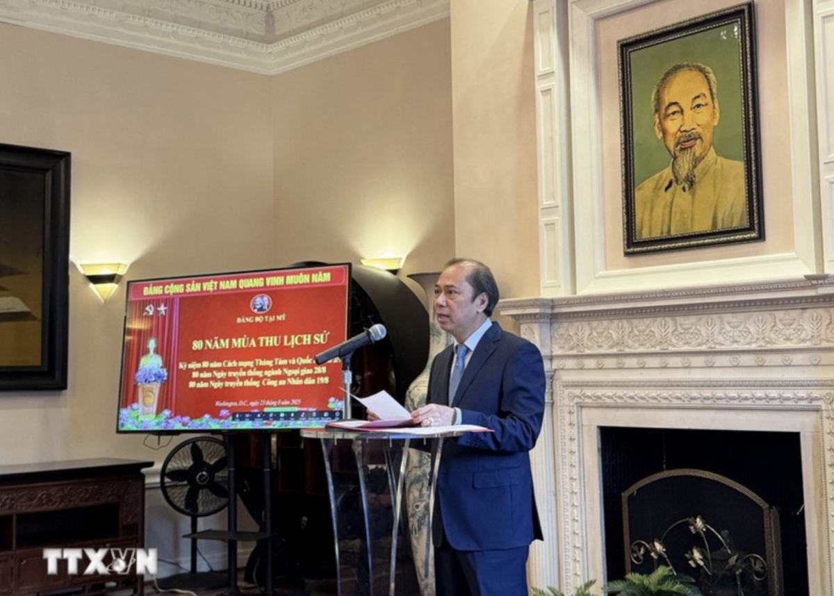 Vietnamese Ambassador to the US Nguyen Quoc Dung addresses the celebration. (Photo: VNA)