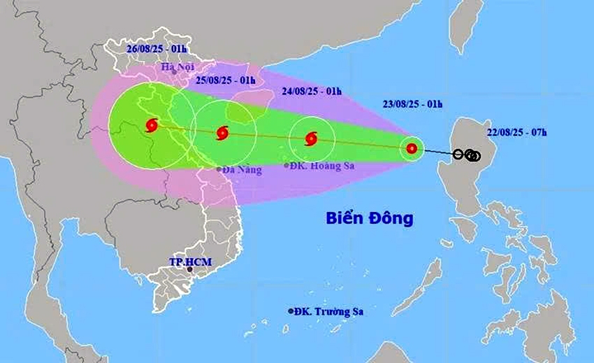 Typhoon Kajiki is moving very fast at a speed of 20kph and is forecast to pound north-central Vietnam on August 25. (Photo: NCHMF)