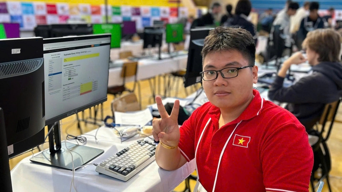 Le Kien Thanh, a student from Le Quy Don high School for the Gifted in Gia Lai province, takes the only gold medal for Vietnam at the 2025 International Olympiad in Informatics in Bolivia. (Photo: Le Kien Thanh)