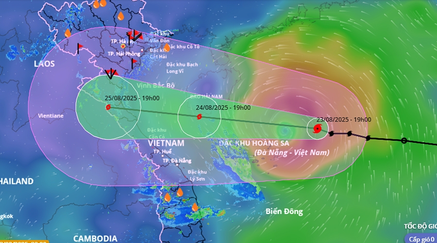 Typhoon Kajiki, with winds gusting more than 150kph, is expected to pound central Vietnam on August 25. (Photo: VNDMS)