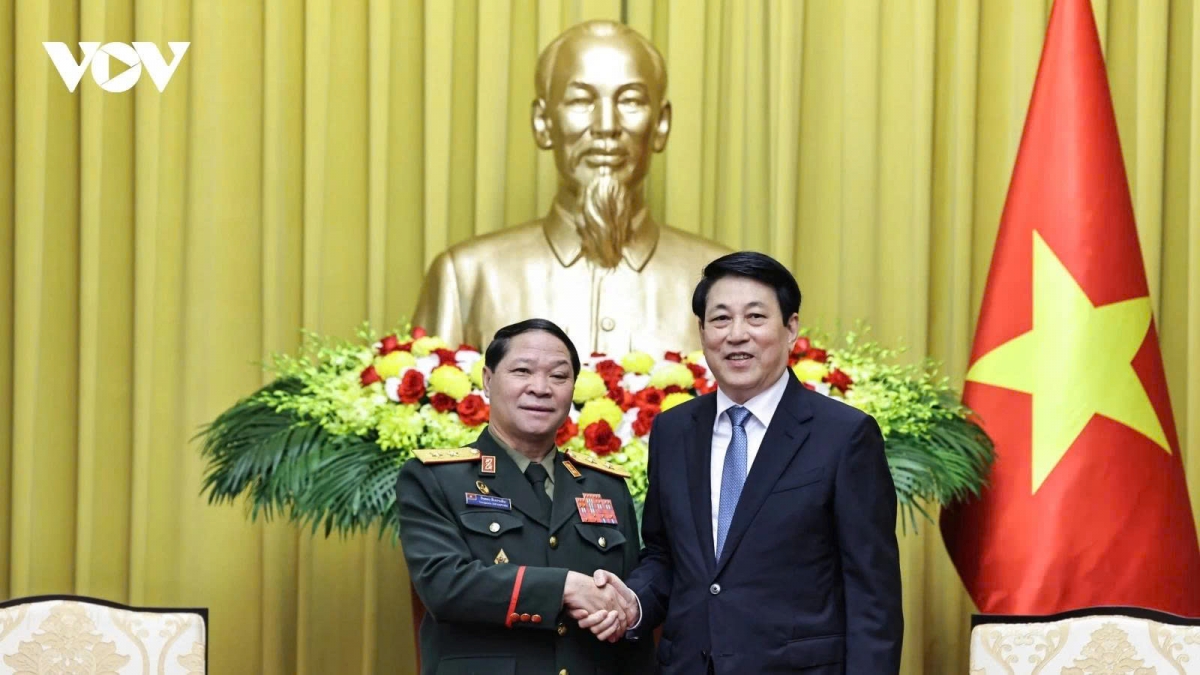 President Luong Cuong receives Chairman of the General Department of Politics of the Lao People’s Army  Vongsone Inpanphim